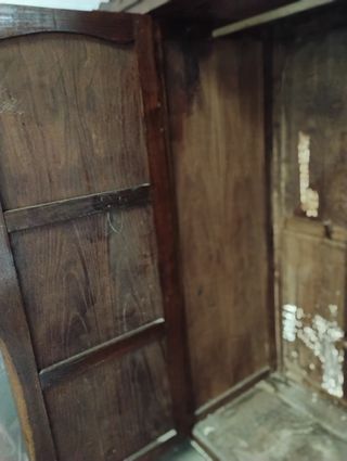 Armario antiguo de madera