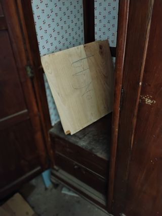 Armario antiguo de madera