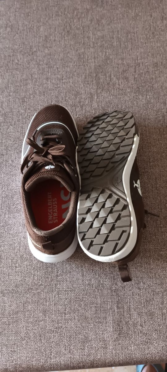 Zapatillas de seguridad,  marrones unisex nº 38.