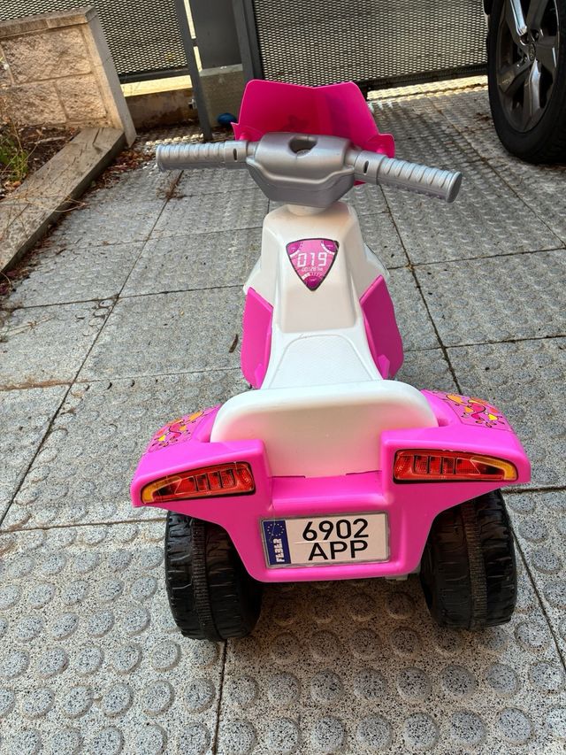 Moto eléctrica infantil FEBER rosa