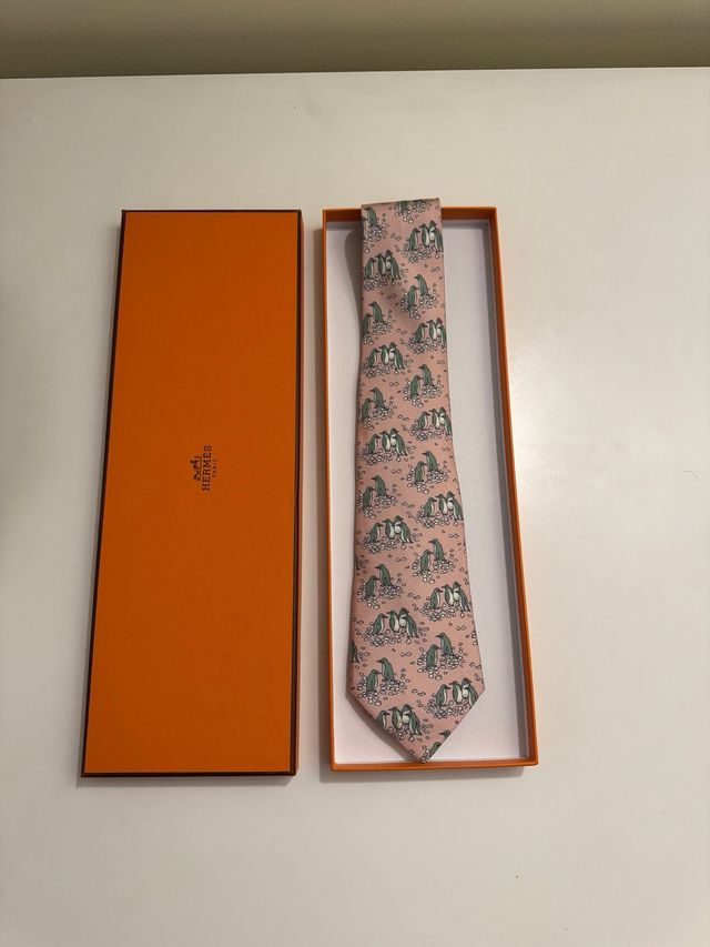 Corbata Hermès pingüinos