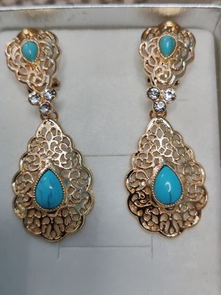Pendientes dorados turquesa baturra