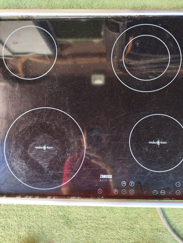 Placa Inducción Zanussi 4 zonas para piezas.
