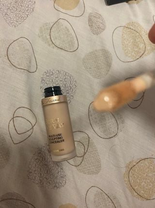 Too Faced Born This Way - Corrector beige
