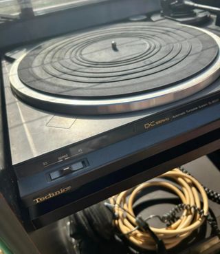 Giradischi Technics con mobiletto stereo
