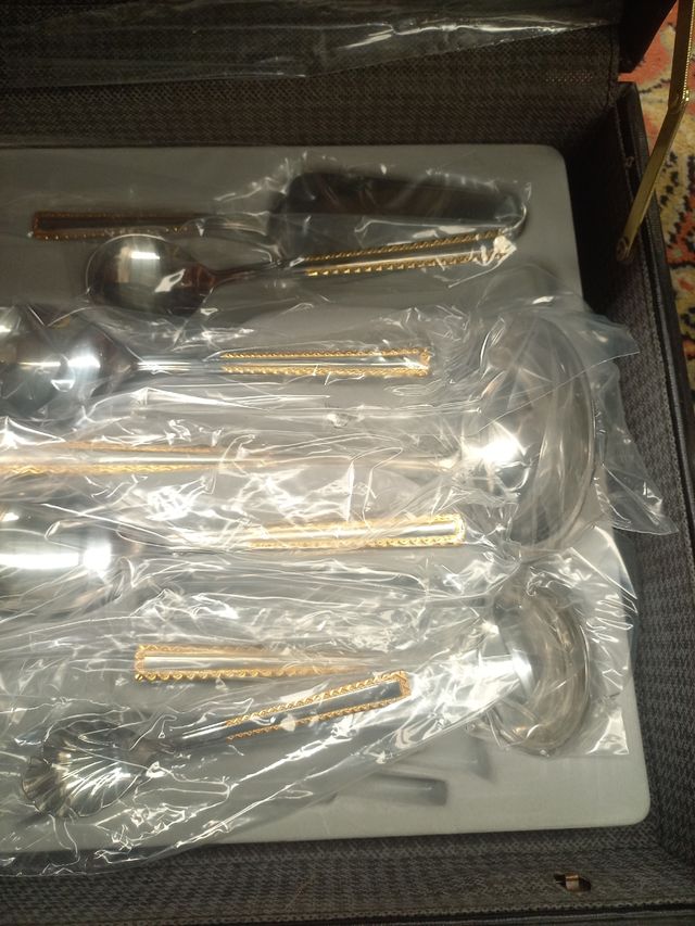 Cubertería sbs bañada en oro estuche