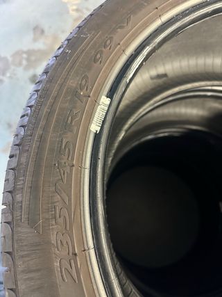 4 Neumáticos 235/45R19 usados
