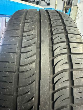 4 Neumáticos 235/45R19 usados