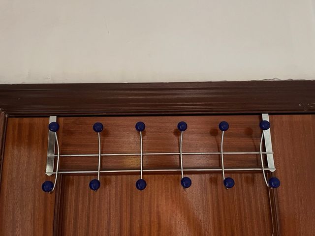 Perchero puerta 6 ganchos rojo y azul