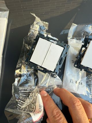 2 interruptores Legrand Niloe