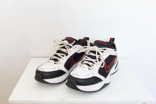 Zapatillas Nike Air Monarch IV - Blancas y Negras