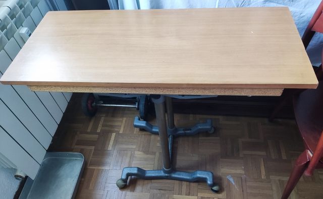 Mesa escritorio antigua (90x72x40cm)