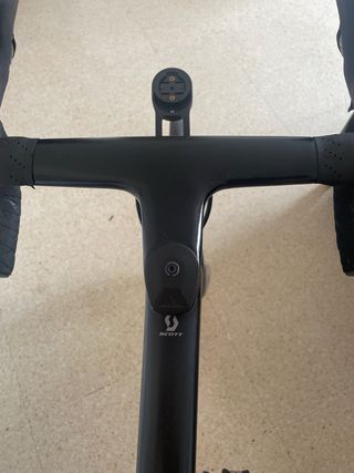 Scott Addict Contessa:Bicicleta y llantas Carbono
