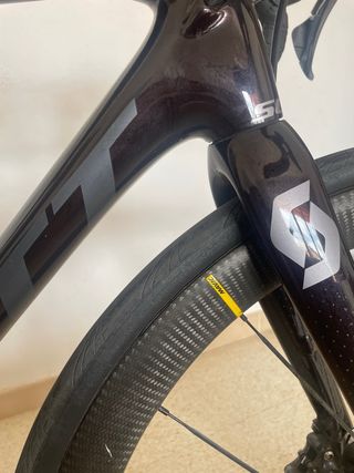 Scott Addict Contessa:Bicicleta y llantas Carbono
