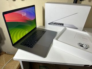 MacBook Pro 15" TouchBar/Touch ID Gris
