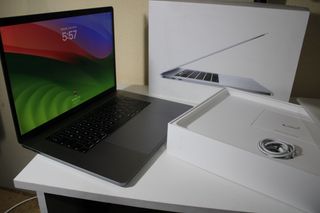 MacBook Pro 15" TouchBar/Touch ID Gris