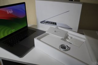 MacBook Pro 15" TouchBar/Touch ID Gris