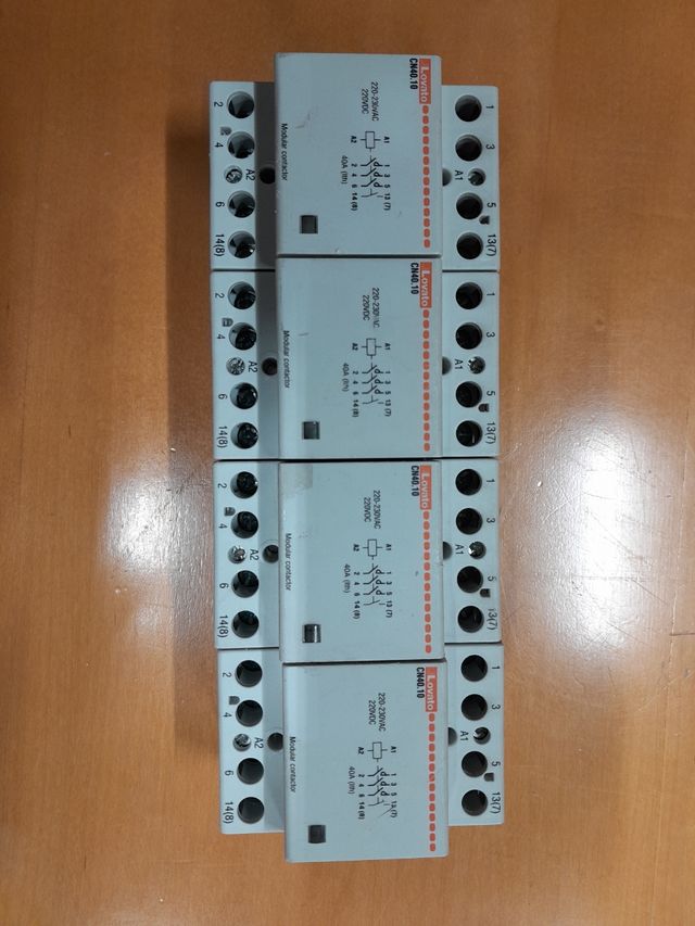 4 x Contactores Lovato CN40.10.