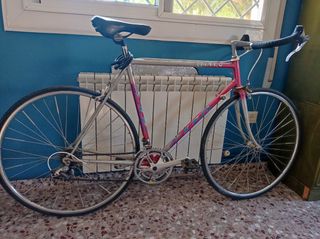 Bicicleta carretera Albero. Estilo vintage

