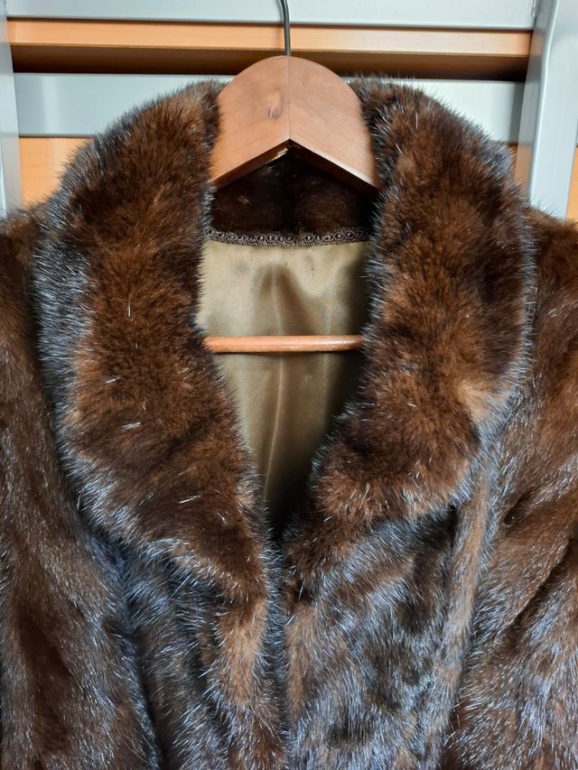 Abrigo corto tipo  V.Y.S..O. N.  marrón