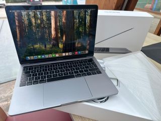 MacBook Pro 13" Touch Bar Gris