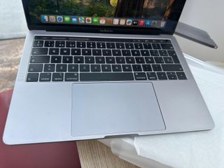 MacBook Pro 13" Touch Bar Gris