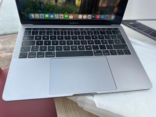 MacBook Pro 13" Touch Bar Gris