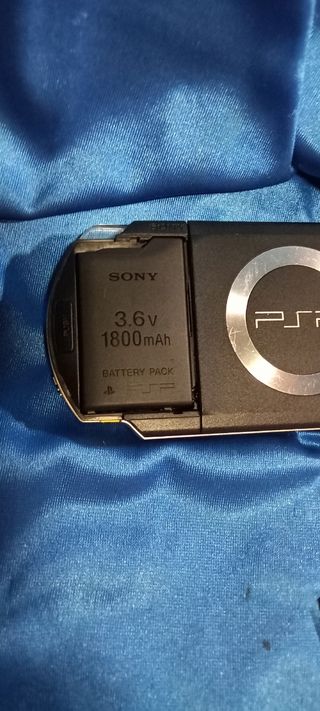PSP 1004 negra + juego