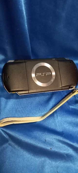 PSP 1004 negra + juego