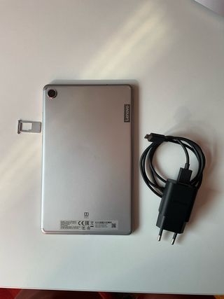 Lenovo Tab M8 - Negra y Plateada