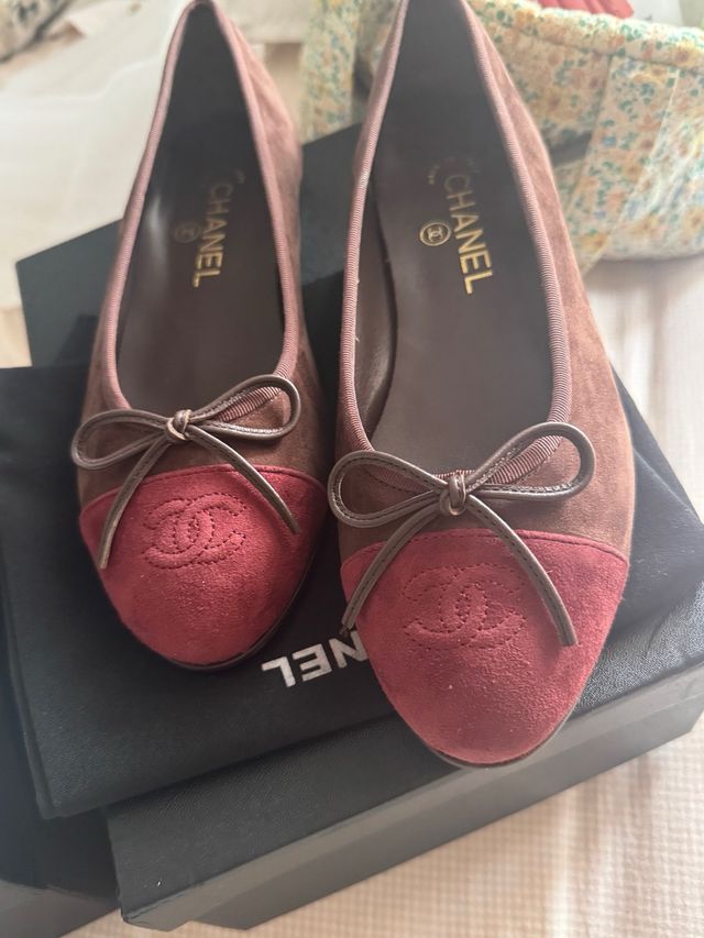 Bailarinas Chanel ante marrón-burdeos