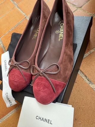 Bailarinas Chanel ante marrón-burdeos