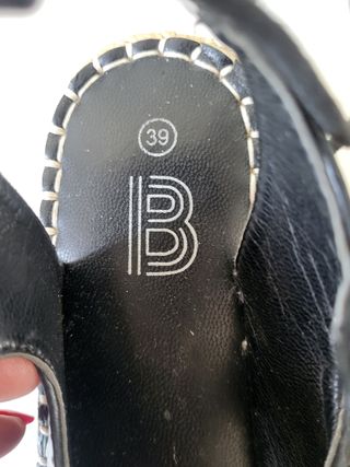 Sandalias romanas negras esparto