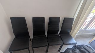 4 sillas comedor negras - piel sintética.