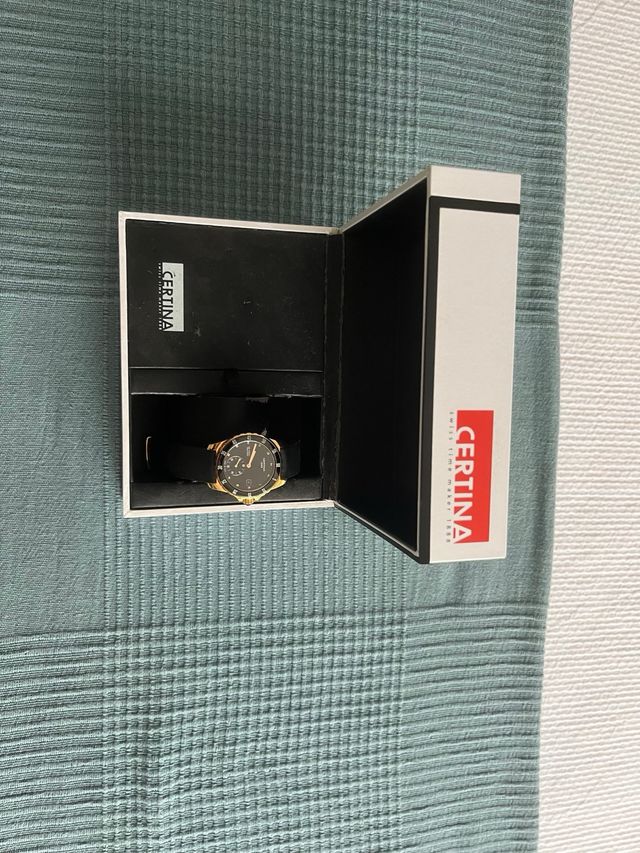 Reloj Certina mujer dorado