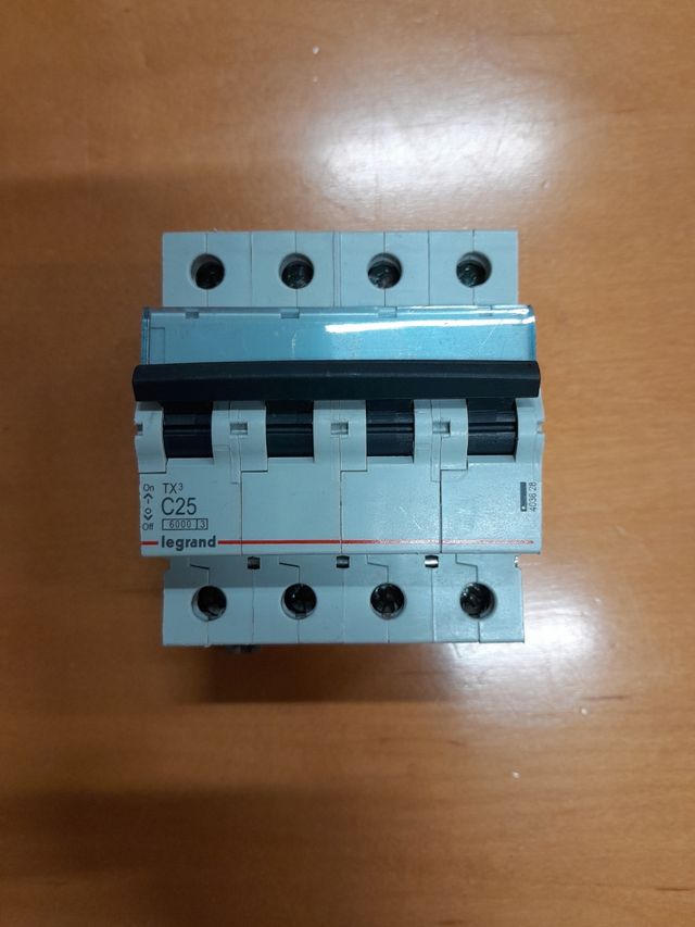Interruptor magnetotérmico Legrand C25.