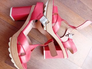 Sandalias Wonders con tacón 