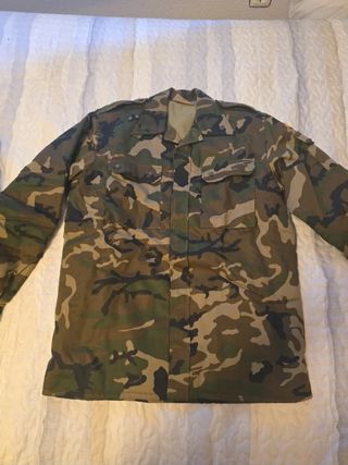 Chaquetón militar camuflaje boscoso