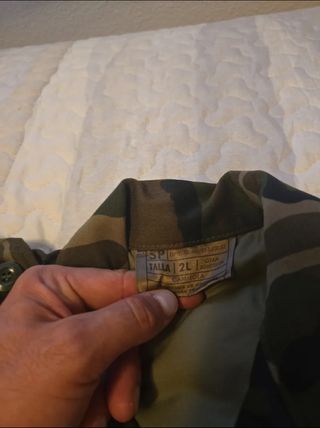 Chaquetón militar camuflaje boscoso