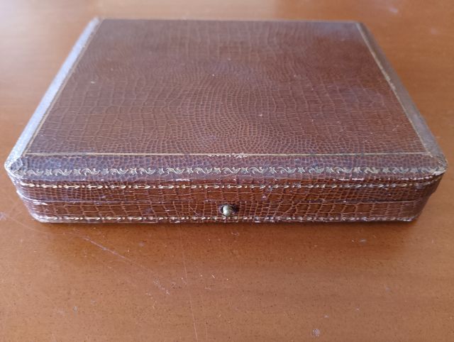 Estuche antiguo de costura