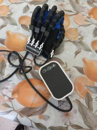 Guante de rehabilitación robótico
