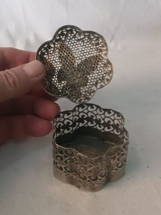 Caja metal antigua hexagonal