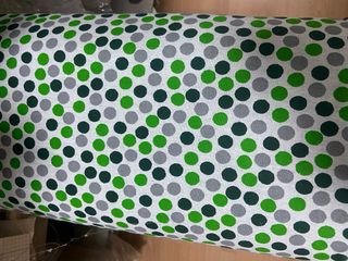 Tessuto cotone a pois verde-grigio