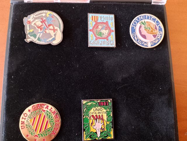 Colección de pins Unión Catalanista