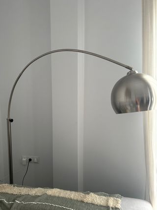 Lámpara arco metal plata