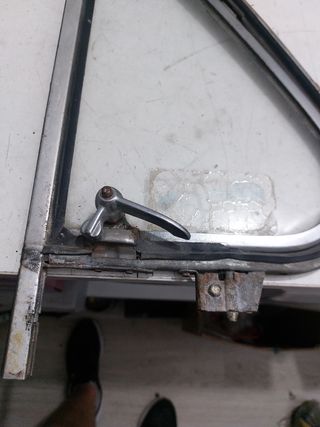 Derivabrisas Seat 600 Izquierdo