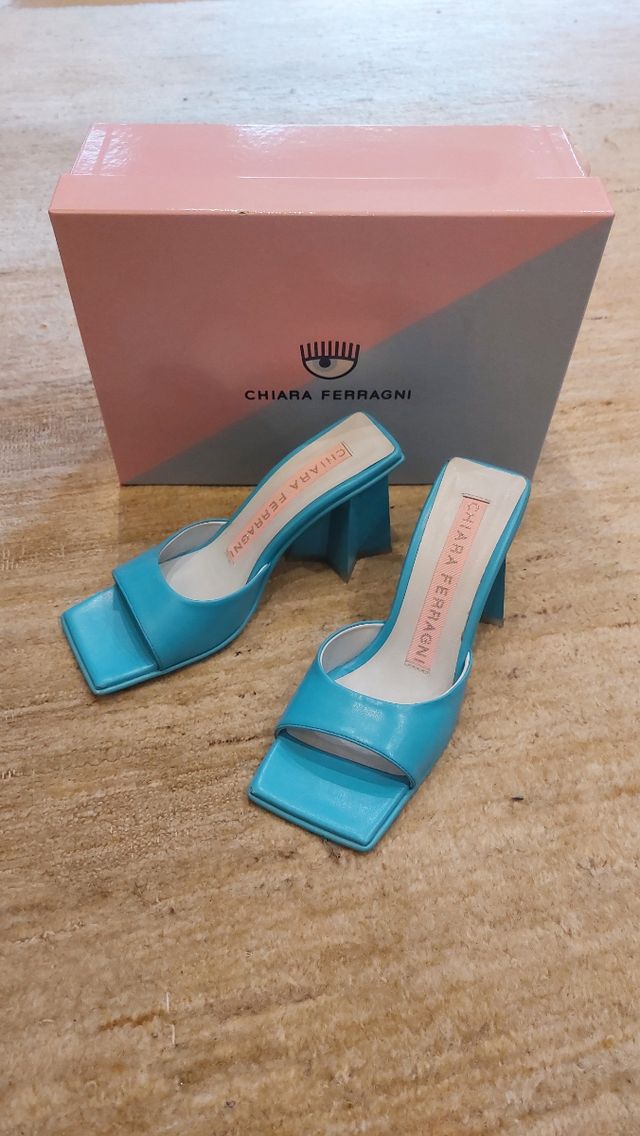 Sandalias Chiara Ferragni turquesa