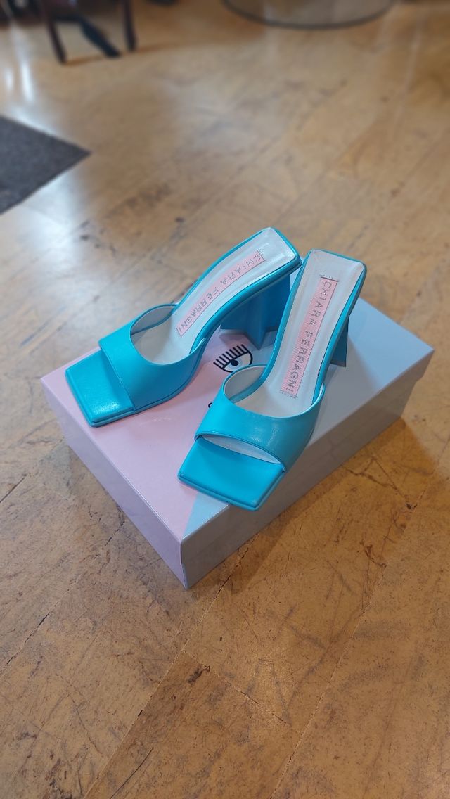 Sandalias Chiara Ferragni turquesa