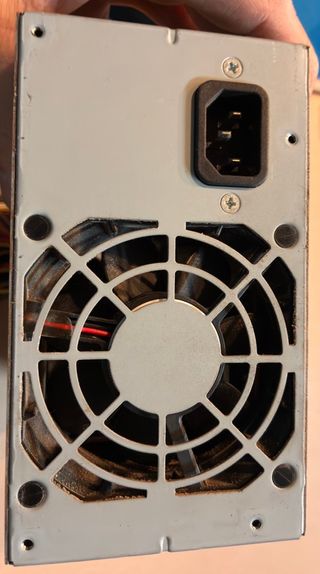 Fuente HIPRO HP-W700WC3