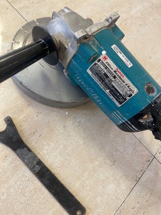 Amoladora Makita 9557HNB